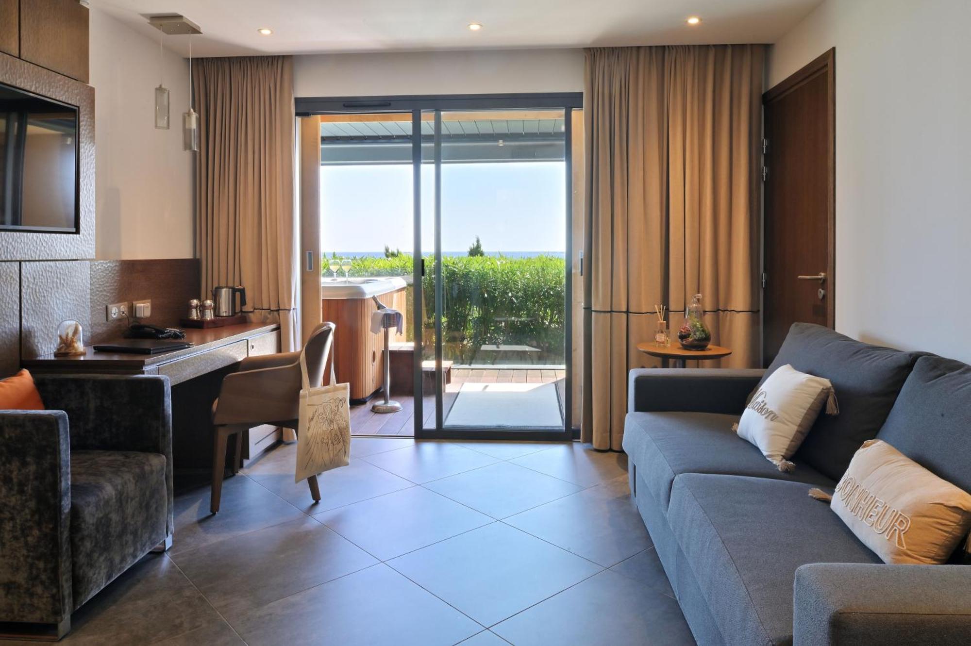 Hotel Le Week End Ajaccio  Bagian luar foto