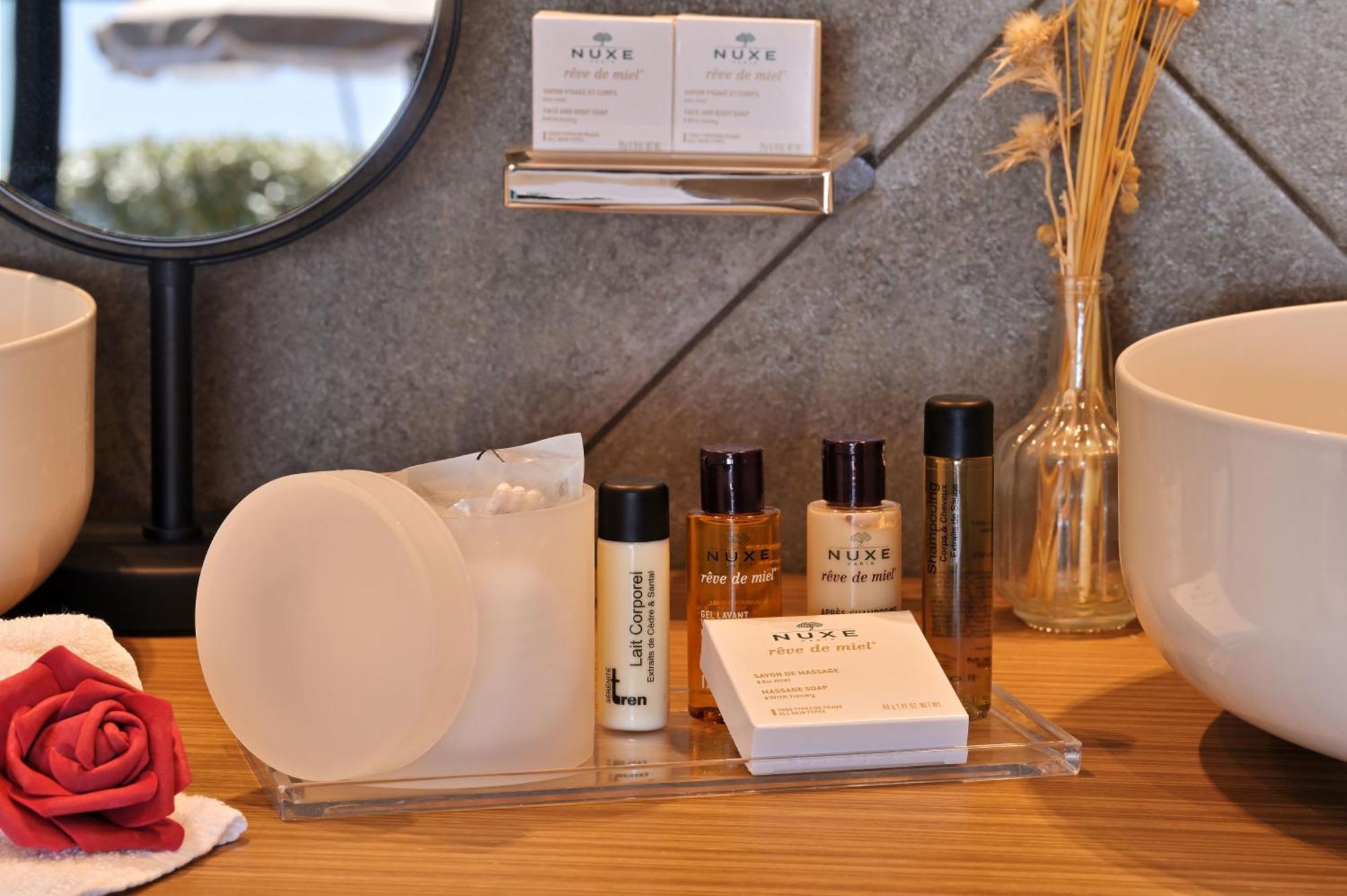 Hotel Le Week End Ajaccio  Bagian luar foto